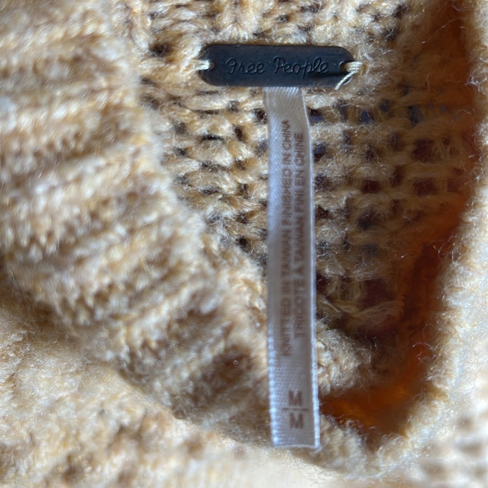 Women’s Free People Sweater- Medium - Picture 3 of 3